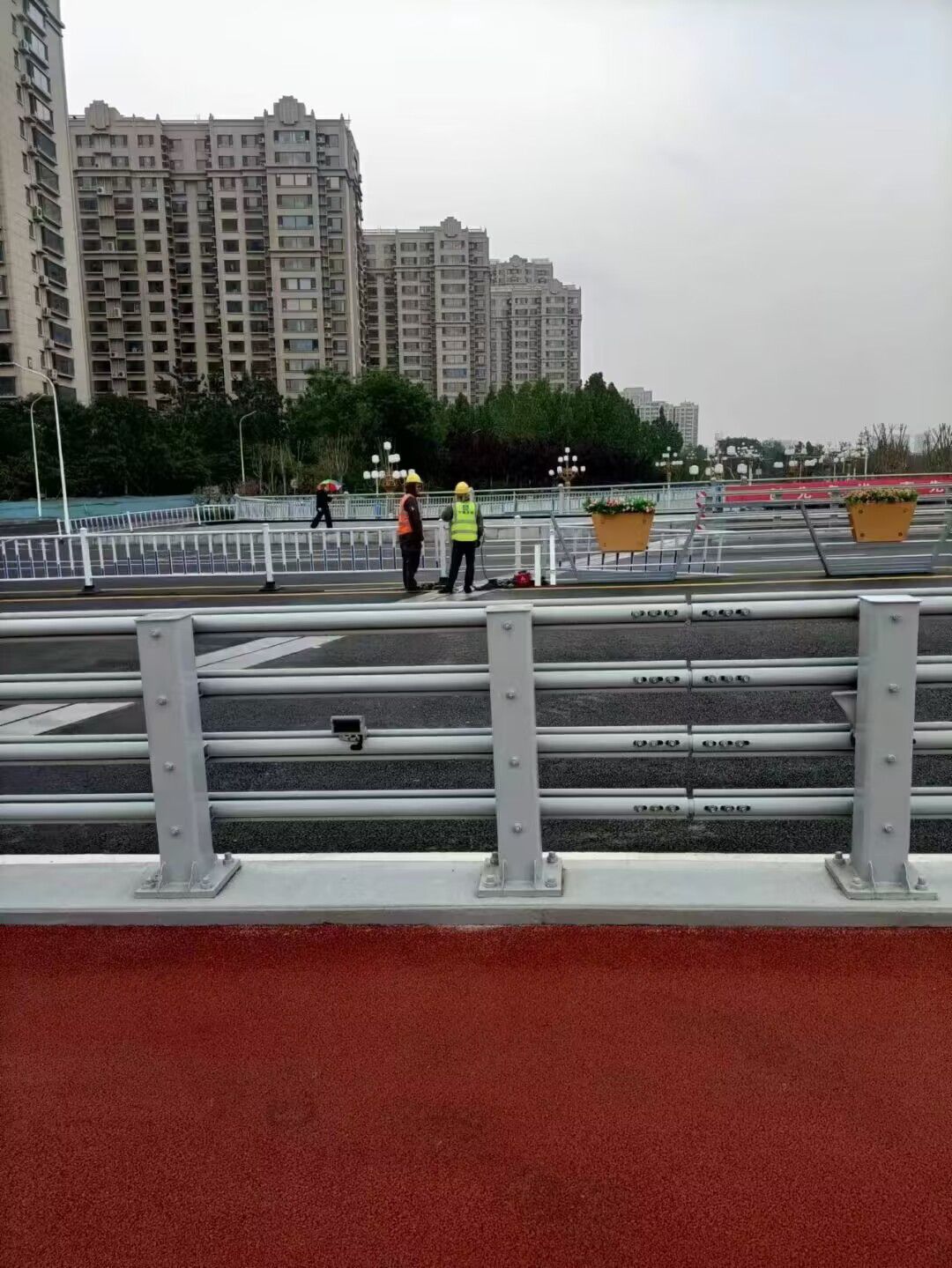 環(huán)波梁防撞護欄